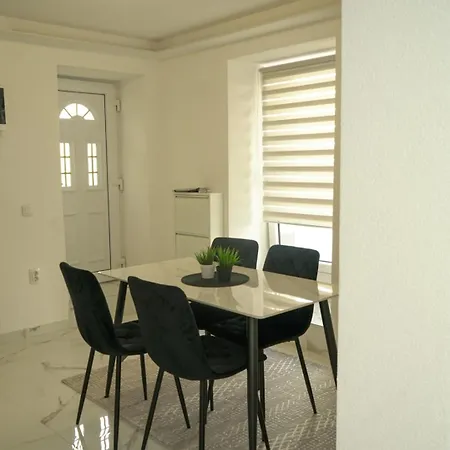 Amna Apartment *